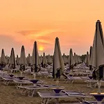 Trendy Flat With Shared Pool And Terrace Appartamento *