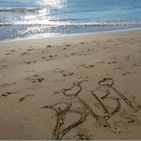 Trendy Flat With Shared Pool And Terrace Appartamento