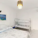 Trendy Flat With Shared Pool And Terrace ביביונה