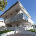 Trendy Flat With Shared Pool And Terrace ביביונה