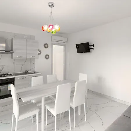 Trendy Flat With Shared Pool And Terrace Διαμέρισμα