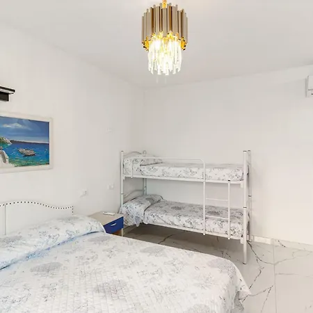 Trendy Flat With Shared Pool And Terrace ビビオーネ