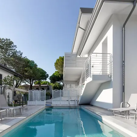 Trendy Flat With Shared Pool And Terrace Appartamento Bibione