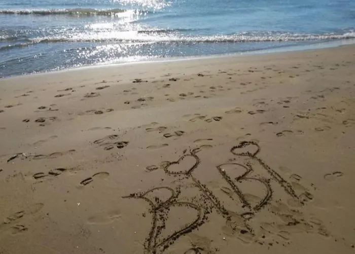 Trendy Flat With Shared Pool And Terrace Lägenhet